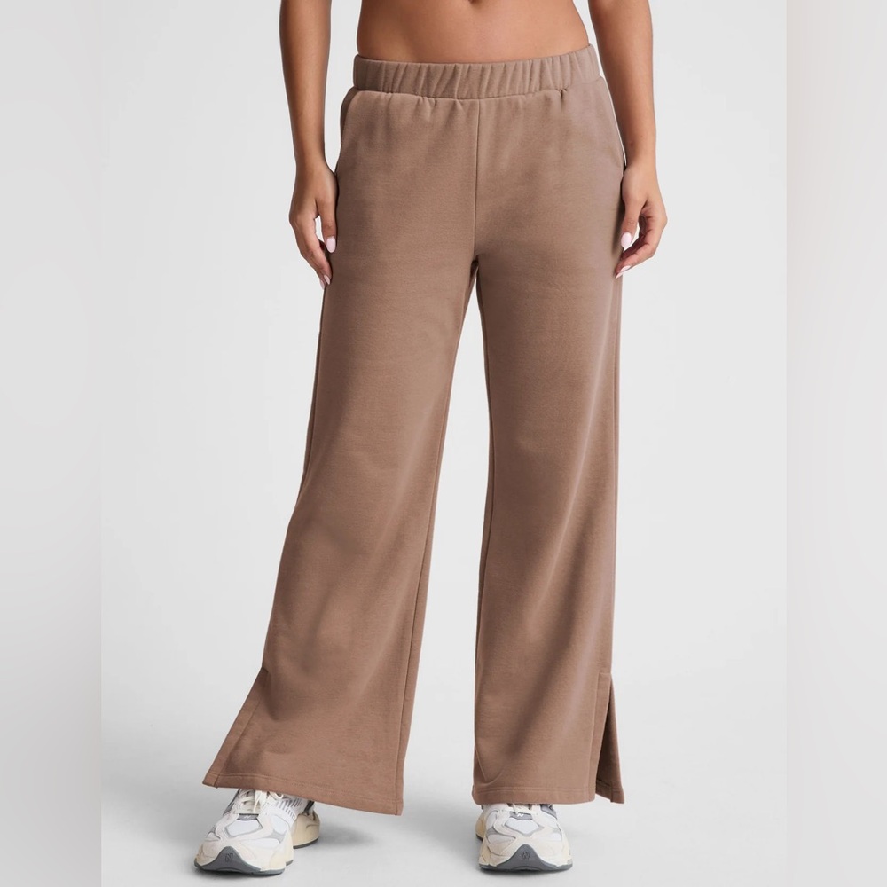 Beyond Yoga LuxeFleece Wide Leg Pant - Desert Sand Small NWT - Picture 2 of 4